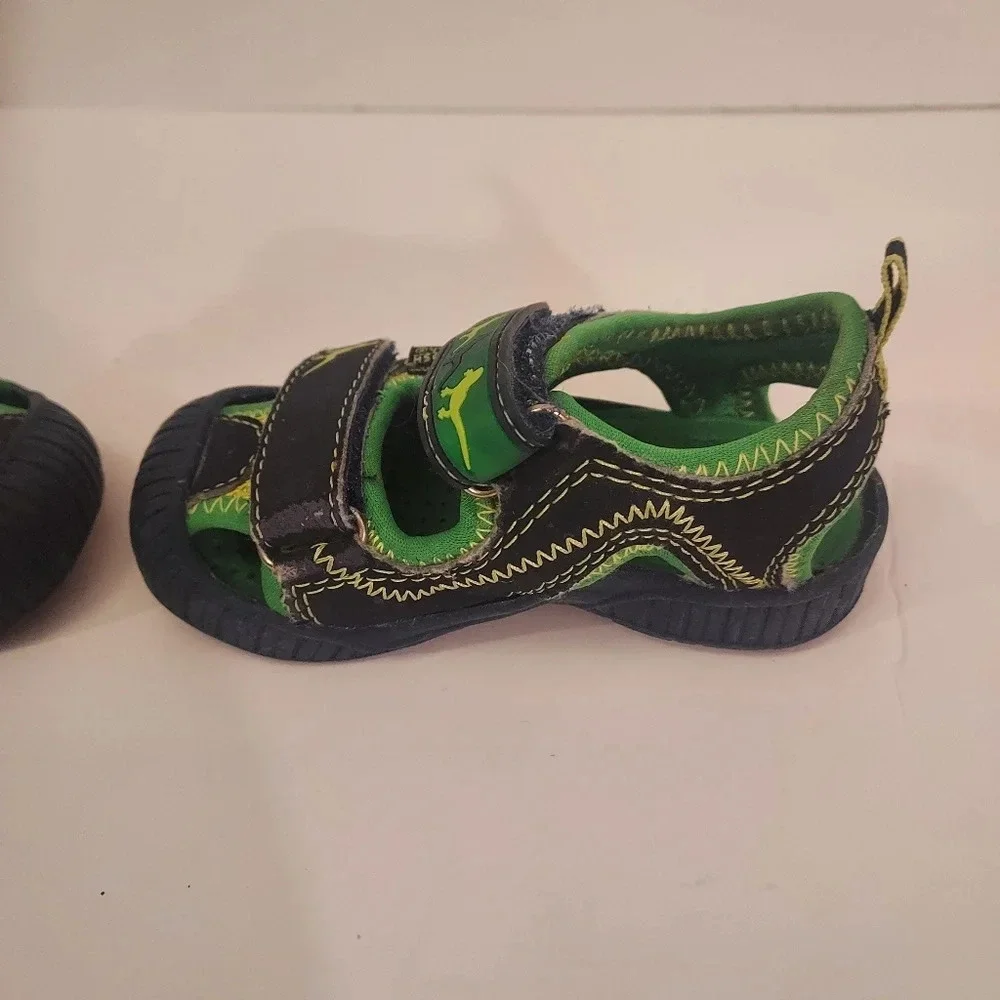 OshKosh B'gosh Blue and Green with Lizards Light Up Sandals in Size 5